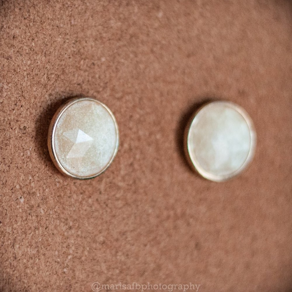 Pearlescent Circle- Off white